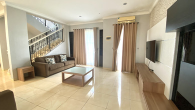 Rumah Elegan di Sutera Onix Alam Sutera, Tangerang, 4 Kamar Tidur, LT 240m²