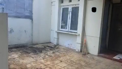 Dijual Rumah Strategis di Sektor 6-Gading Serpong, Tangerang - LT 72m²