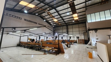 Gudang lebar 40 siap pakai 1,5 lantai akses kontainer 20 feet