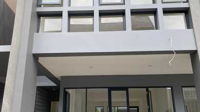 Ruko Delrey 3 lantai hadap dalam dan selatan siap pakai