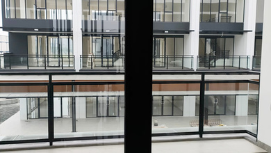 Ruko Hampton 3 Lantai 2 Muka Alfresco Kondisi Baru