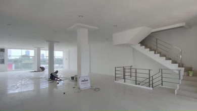 Ruko pinggir jalan raya Serpong dekat lampu merah siap pakai