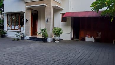 Rumah Mewah di Cilandak, Jakarta Selatan, 4 KT, LT 1084m²