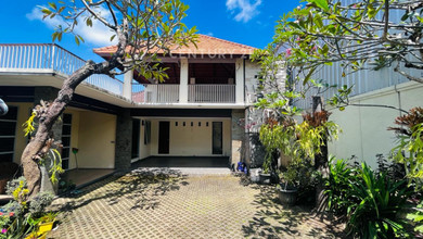 Rumah Mewah di Gatot Subroto, Denpasar, 4 Kamar Tidur, LT 350m²