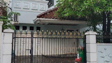 Hunian Mewah di Kebayoran Baru, Jakarta Selatan, 6 Kamar Tidur, LT 261m²