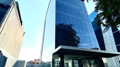 Jual Gedung Kantor Terletak Di Jalan Warung Buncit Raya, Salah Satu Kawasan Komersial Yang Berkembang Pesat Di Jakarta Selatan, Gedung Ini Memiliki Konektivitas Yang Sangat Baik Baik Dengan Transportasi Pribadi Maupun Umum.