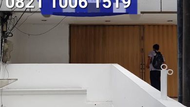 Disewaka Ruko Komersil Ada Basement Dipinggir Jalan Raya Cocok Untuk Kantor 