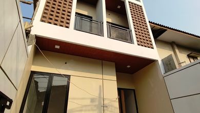 Rumah Premium di Duren Sawit, Jakarta Timur, Luas 130 m2