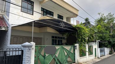 Disewakan Rumah Minimalis Kawasan Senopati, Jakarta Selatan, LT  350 m2