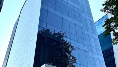 Jual Gedung Kantor Terletak Di Jalan Warung Buncit Raya, Salah Satu Kawasan Komersial Yang Berkembang Pesat Di Jakarta Selatan, Gedung Ini Memiliki Konektivitas Yang Sangat Baik Baik Dengan Transportasi Pribadi Maupun Umum.