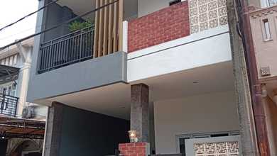 Promo Rumah di Bekasi Kota, Bekasi, LB 120m², Harga 1,3 Miliar