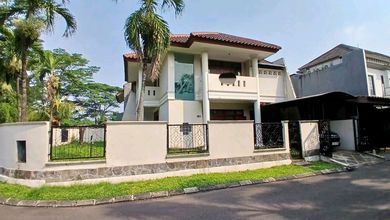 Rumah Elite di Kawasan Cibubur, Jakarta Timur, LB 200m², Harga 3,7 Miliar