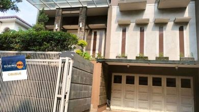 Rumah Mewah di Kawasan Citra Grand, Jakarta Timur, LB 271m², Harga 3,25 Miliar