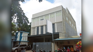 Gedung 4in1 di lokasi strategis Meruya utara Jakarta Barat SHM, kantor, gudang, freezer, lahan kosong siap pakai