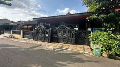 Kesempatan Rumah di Cibubur, Jakarta Timur, LB 160m², Harga 2,5 Miliar