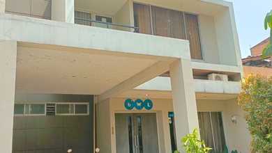 Rumah Elegan di Raffles Hills, Jakarta Timur, 4 Kamar Tidur, LT 120m²