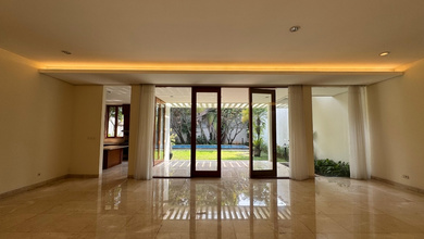 Dijual rumah Premium di Kemang, Jakarta Selatan - LT 674m²