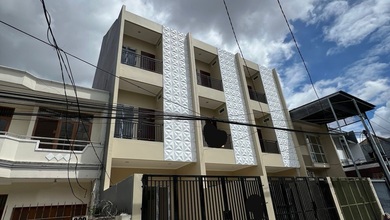 Rumah Prestisius di Kawasan Duri Kepa, Jakarta Barat, LB 180m², Harga 2,8 Miliar