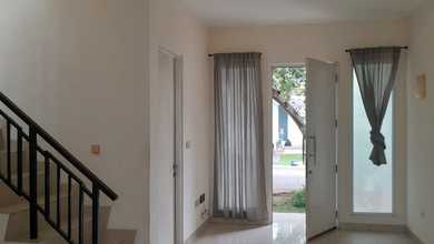 Rumah Sewa Nyaman Lokasi Green Lake City, Jakarta Barat, LB 120m²