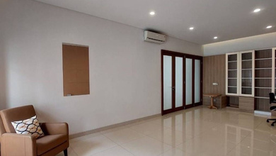 Rumah Siap Huni di Menteng, Jakarta Pusat, LT 445m², Harga 1,1 Miliar /tahun