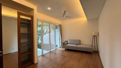 Hunian Sewaan Area Senopati, Jakarta Selatan, LB 300m², 3 KT