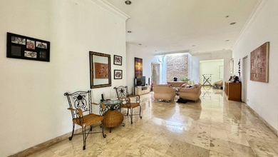 Hunian Elegan di Menteng, Jakarta Pusat, 5 Kamar Tidur, LT 288m²