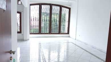 Rumah Siap Huni di Menteng, Jakarta Pusat, LT 350m², Harga 730 Juta /tahun