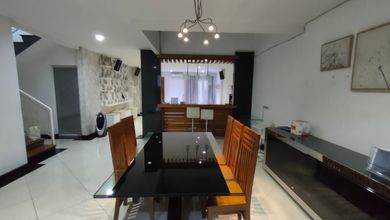 Rumah Mewah di Kawasan Green Ville, Jakarta Barat, LB 212m², Harga 8 Miliar