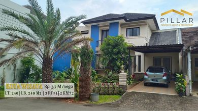 Rumah Mewah di Kawasan Kota Wisata, Bogor, LB 240m², Harga 3,7 Miliar