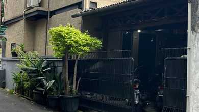 Hunian Elegan di Tanah Abang, Jakarta Pusat, 11 Kamar Tidur, LT 270m²