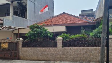 Rumah Prestisius di Kawasan Cempaka Putih, Jakarta Pusat, LB 200m², Harga 4,2 Miliar