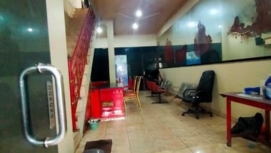 Ruko 3½ di Jalan Bugis, strategis cocok untuk bank atau kantor