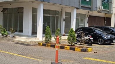 Ruko Gandeng Tipe Sudut Di Jalan Pemuda, Rawamamgun, Jakarta Timur