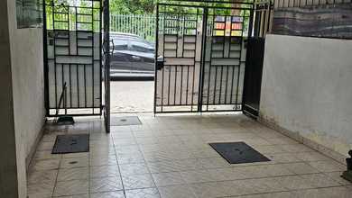 Kesempatan Rumah di Taman Palem, Jakarta Barat, LB 150m², Harga 1,3 Miliar