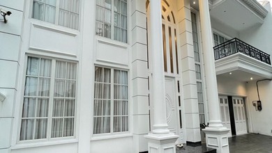 Rumah Elegan di Cempaka Putih, Jakarta Pusat, 5 Kamar Tidur, LT 842m²