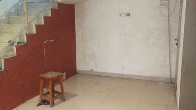 Kesempatan Rumah di Otista, Jakarta Timur, LB 105m², Harga 800 Juta