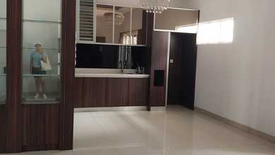 Rumah Sewa Nyaman Lokasi Pantai Indah Kapuk, Jakarta Utara, LB 300m²