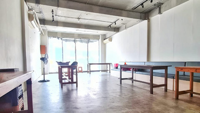 Ruko 4 1/2 Lantai Termurah (BU) Lokasi Strategis Cocok Untuk Kantor, Restauran, Salon, Dll