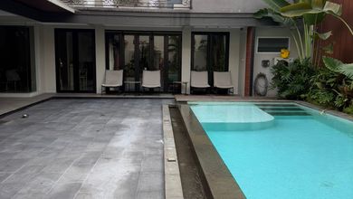 Kesempatan Eksklusif, rumah Mewah di BSD Taman Giri Loka, Tangerang, LB 400m²