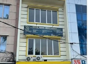 Ruko 3 Lantai, Siap Huni, Lokasi Ramai