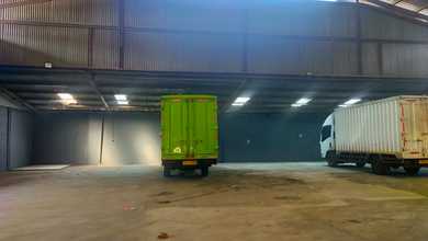 Gudang Luas Bangunan 850 m2, Siap Pakai di Kedoya Raya