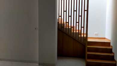 For Sale rumah Mewah di Jelambar, Jakarta Barat - LT 154m²