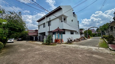 Rumah Dijual di Serpong Villa Melati Mas, Tangerang Selatan, LB 216m², Harga Kompetitif!