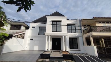 Rumah Area Luxury Bintaro, Tangerang Selatan - Harga Menarik 5,5 Miliar