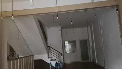 Ruko Pc2 Hadap Jalan Bebas Gate Parkir