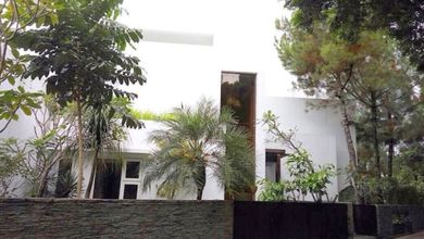 Hunian Elegan di Dago, Bandung, 4 KT, LT 300m²