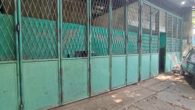 Jual Murah Gudang/ruang Usaha + Tempat Tinggal - Lokasi Di Pinggir Jalan Raya Pasar Baru Tangerang - Hitung Jual Tanah Saja