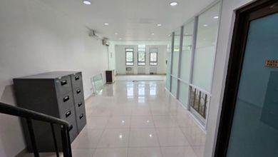 Ruko Sentra Menteng Bintaro  - 2.5 Lantai - Parkir Luas - Siap Buka Usaha - Harga Nego