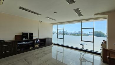 Gedung Sunter Pinggir Jalan Raya Luas 1432M Ada Lift Hadap Barat Bangunan Sangat Bagus