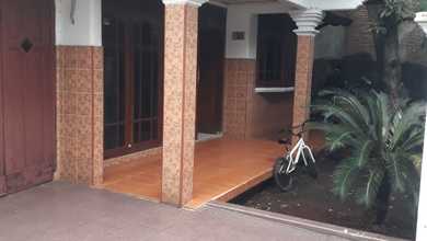 Dijual Rumah Strategis di Kramat Jati, Jakarta Timur - LT 210m²